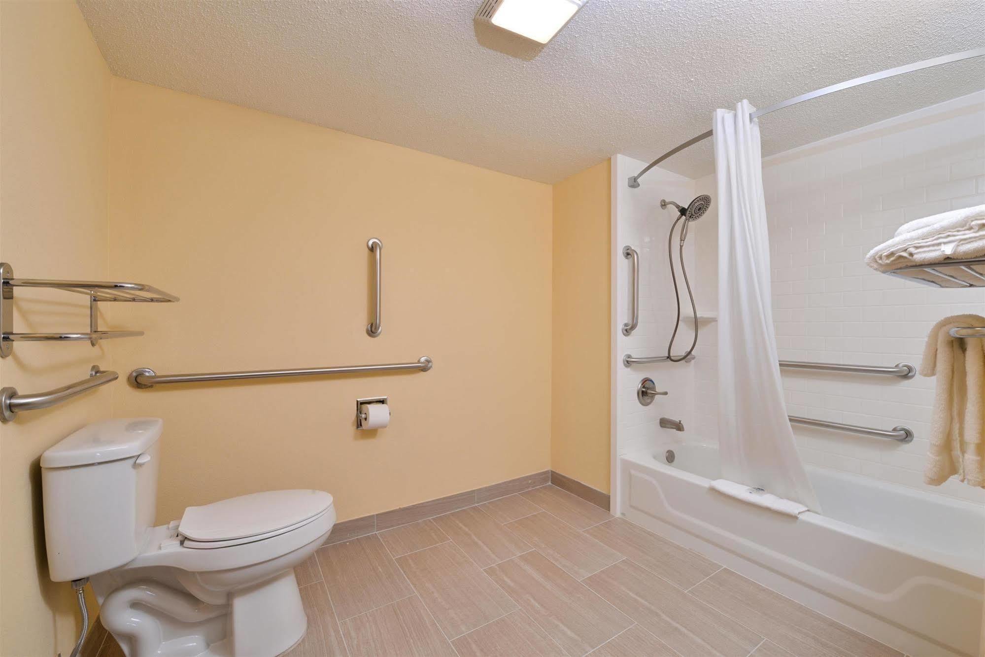 Americas Best Value Inn Tupelo Barnes Crossing Bagian luar foto