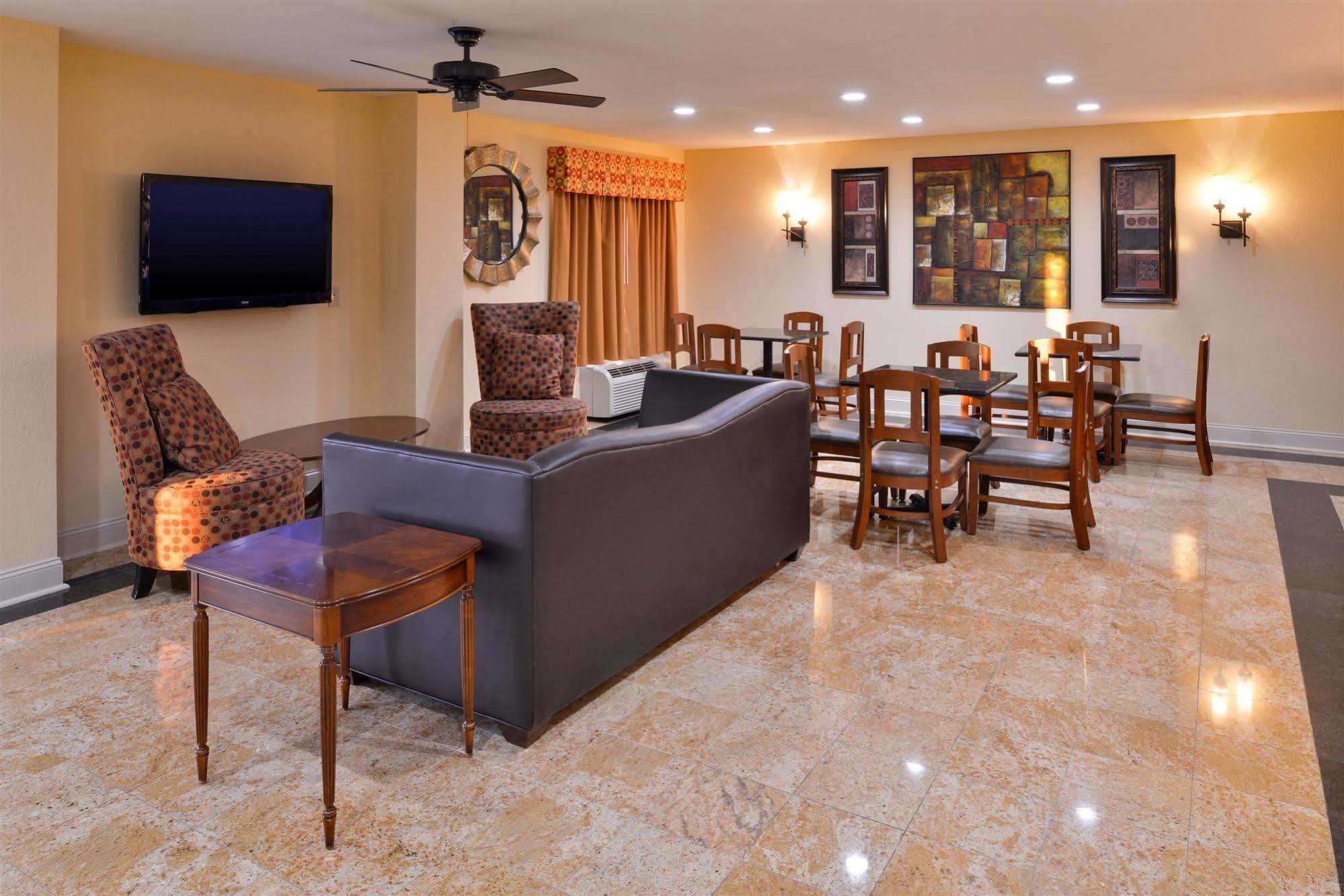 Americas Best Value Inn Tupelo Barnes Crossing Bagian luar foto