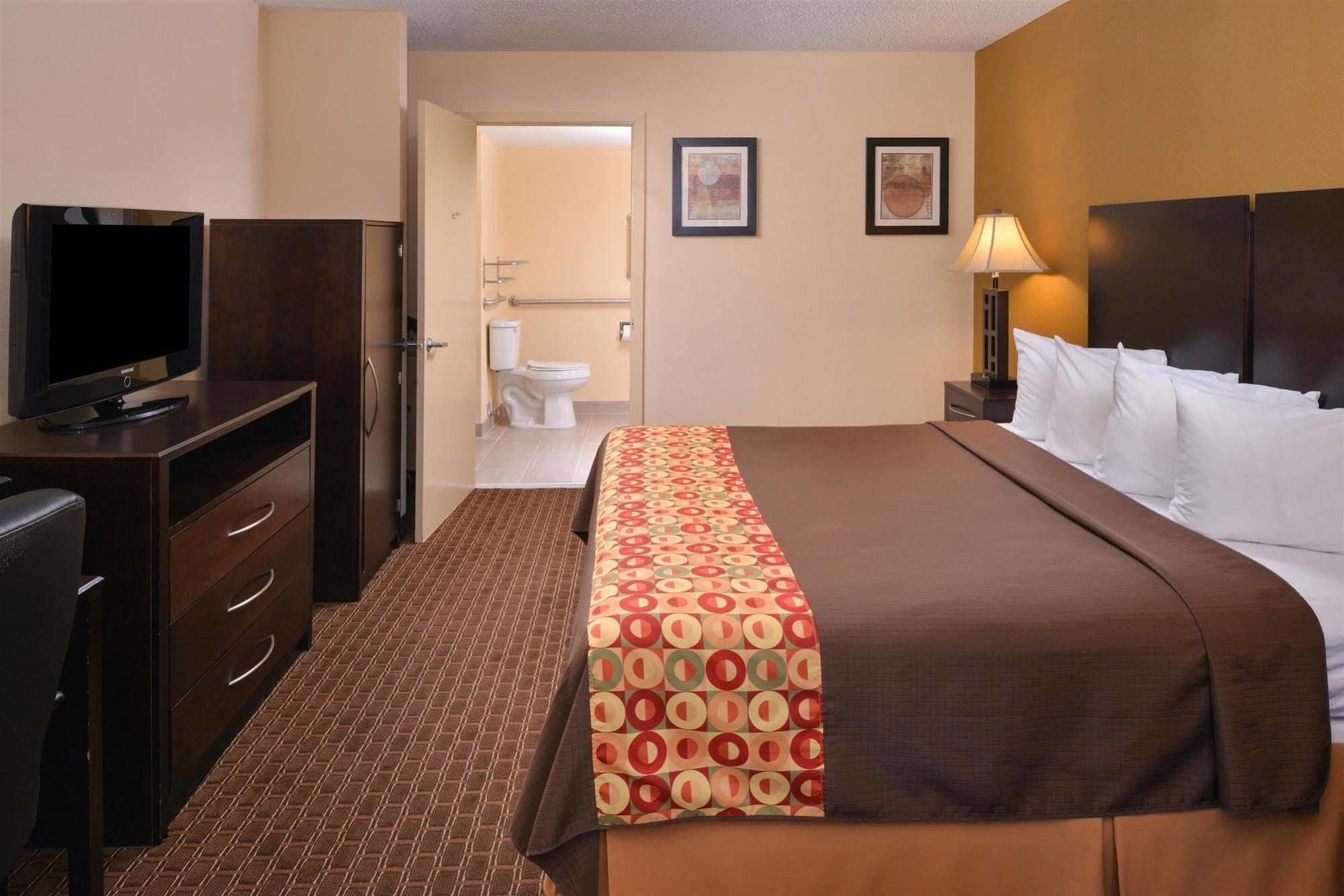 Americas Best Value Inn Tupelo Barnes Crossing Bagian luar foto