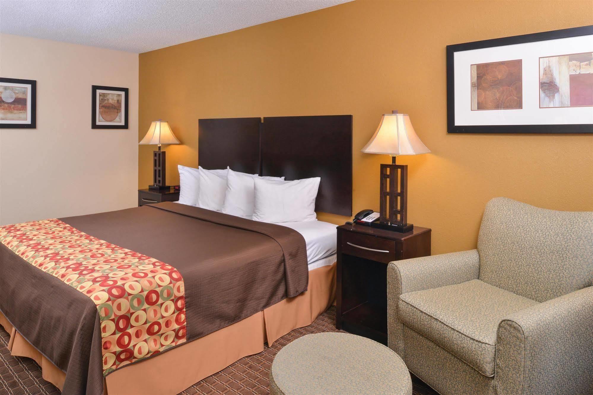 Americas Best Value Inn Tupelo Barnes Crossing Bagian luar foto