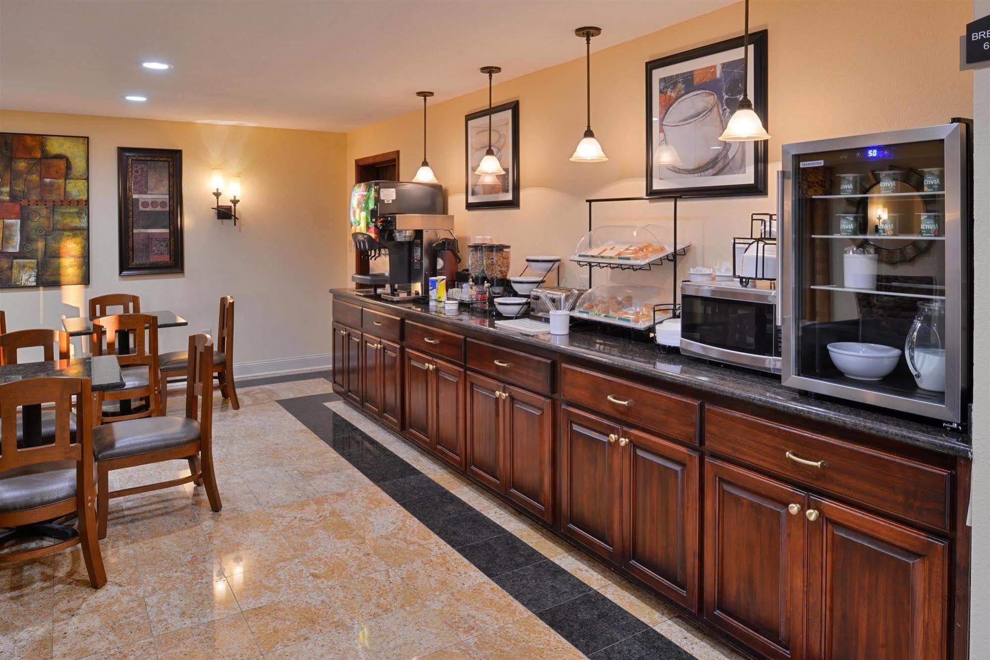 Americas Best Value Inn Tupelo Barnes Crossing Bagian luar foto