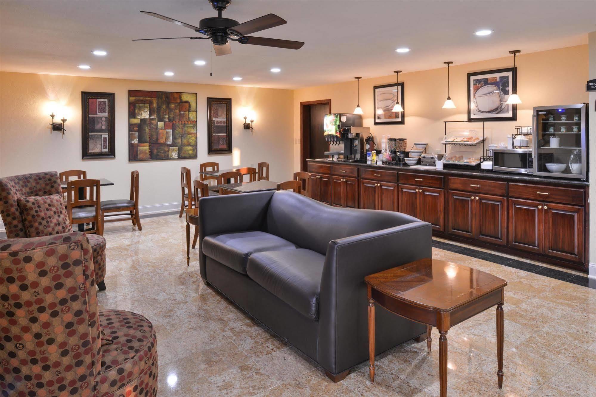 Americas Best Value Inn Tupelo Barnes Crossing Bagian luar foto