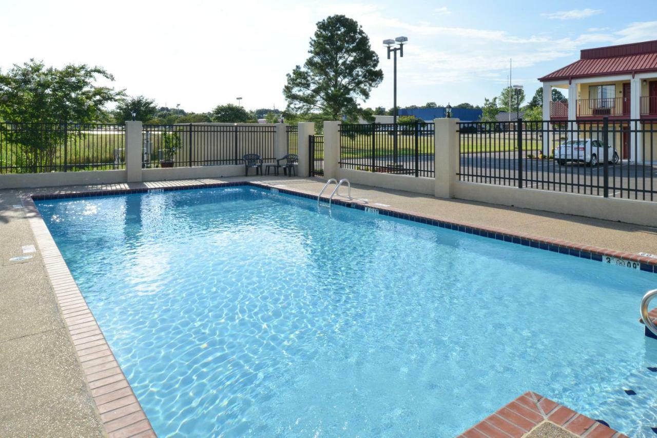 Americas Best Value Inn Tupelo Barnes Crossing Bagian luar foto